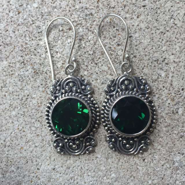 (HANDMADE 925 BALI SILVER EARRINGS WITH GREEN QUARTZ)